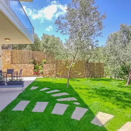 Renovated 2 -platanias