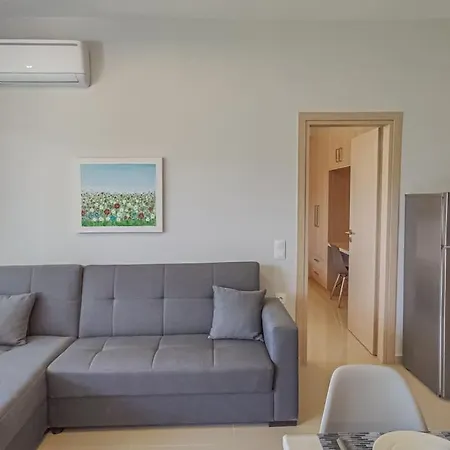 Renovated 2 -platanias