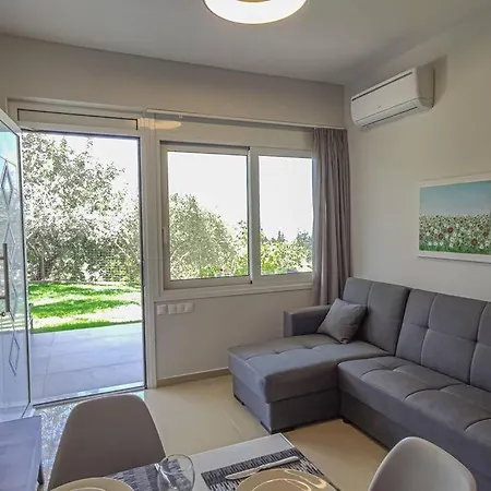 Renovated 2 -platanias