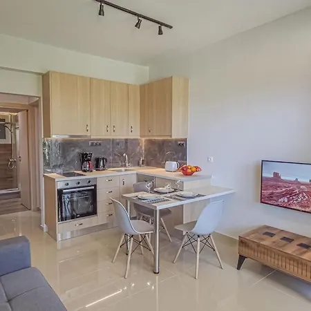 Renovated 2 -platanias *